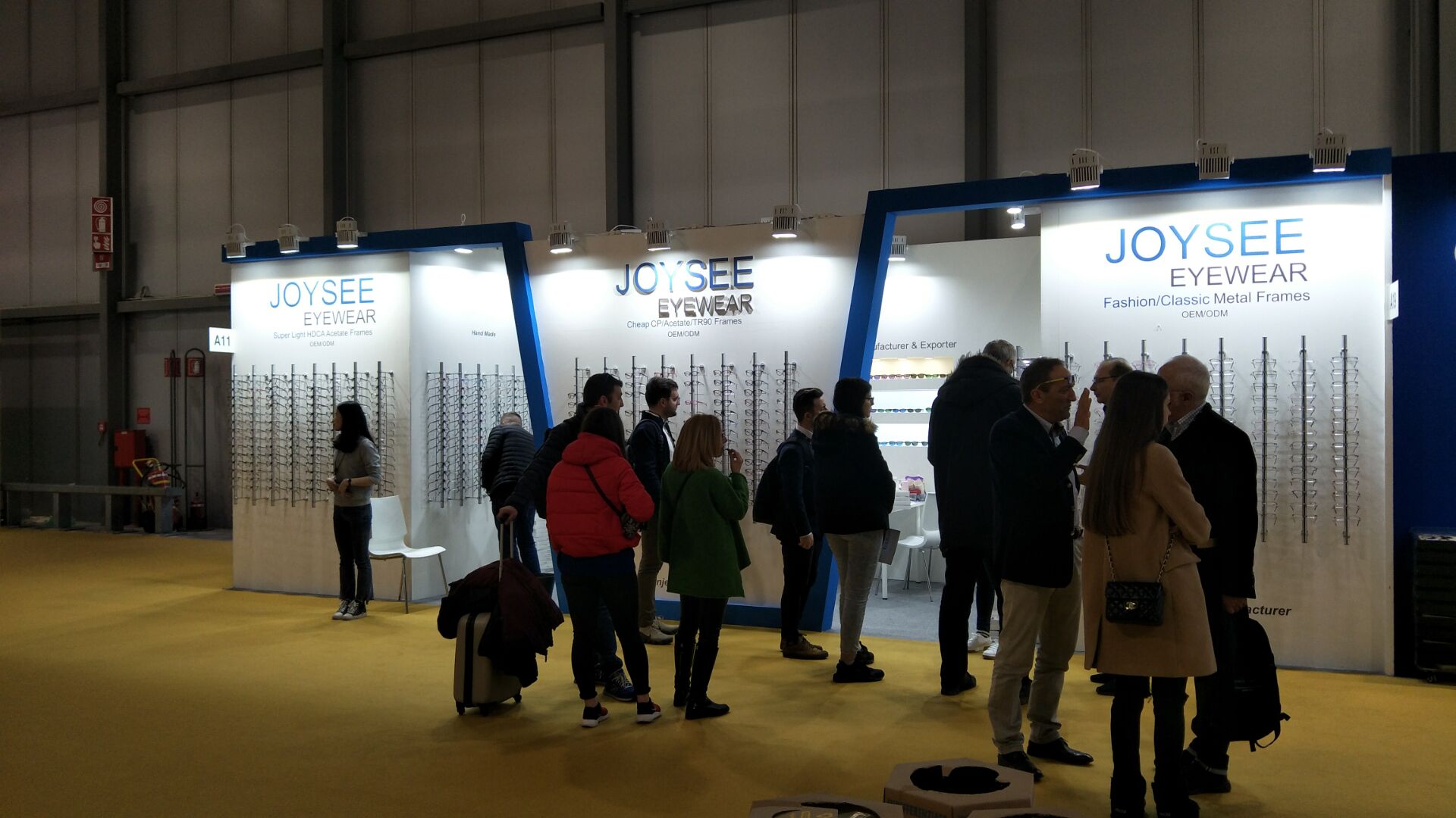 Customization options for private label and OEM sunglasses